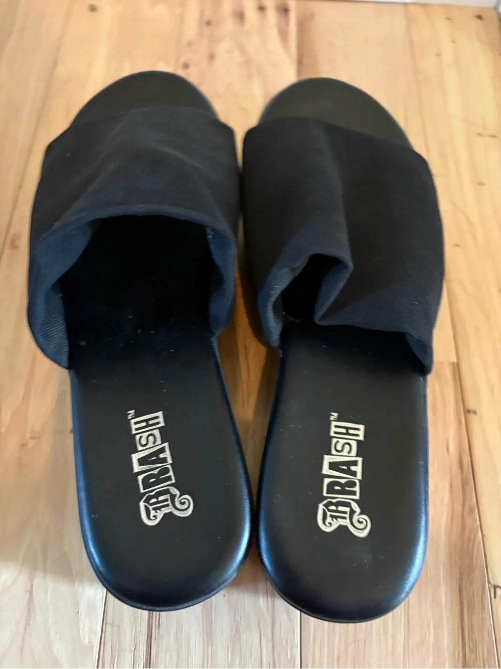 Brash black platform